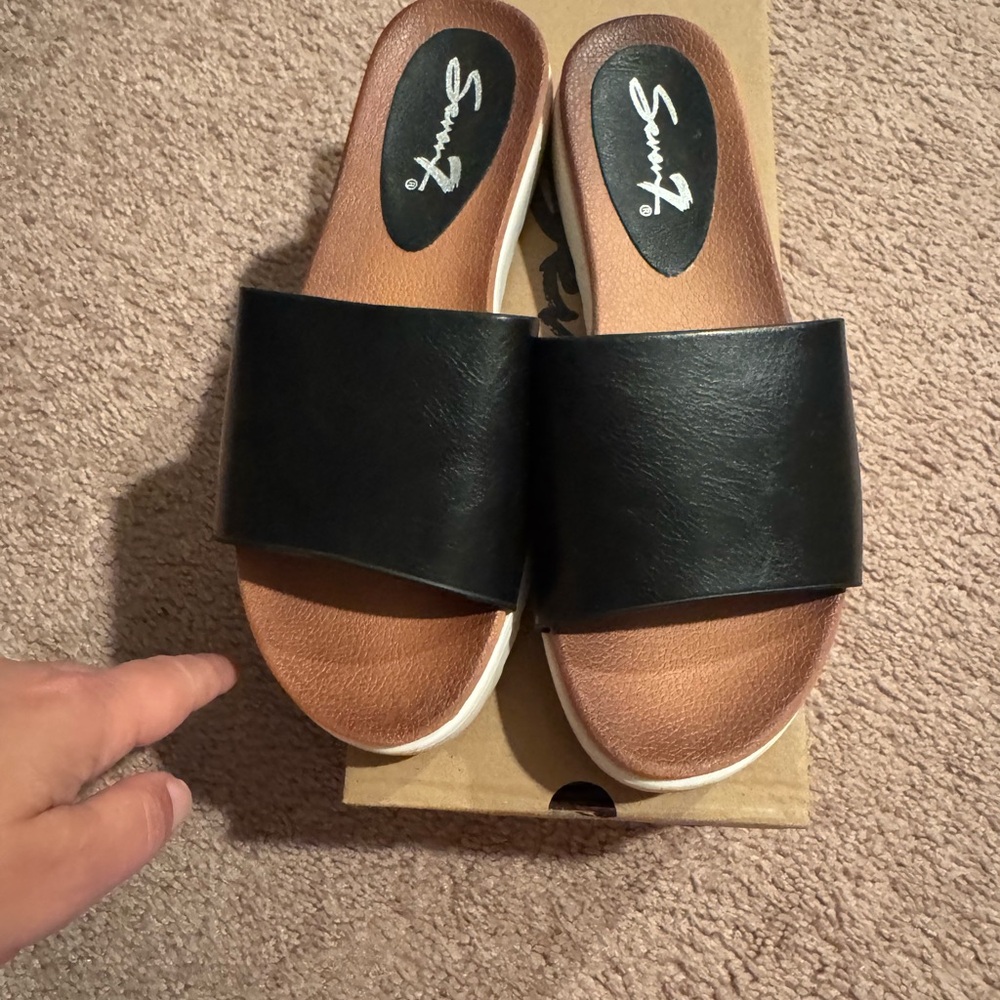 Seven7 women slide sandals size 6 color black